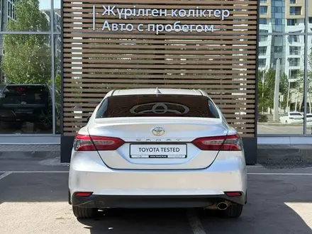 Toyota Camry Luxe 2021 года за 12 800 000 тг. в Астана – фото 4
