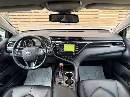 Toyota Camry Luxe 2021 года за 12 800 000 тг. в Астана – фото 8