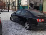Volkswagen Passat 2005 года за 2 990 000 тг. в Семей – фото 3