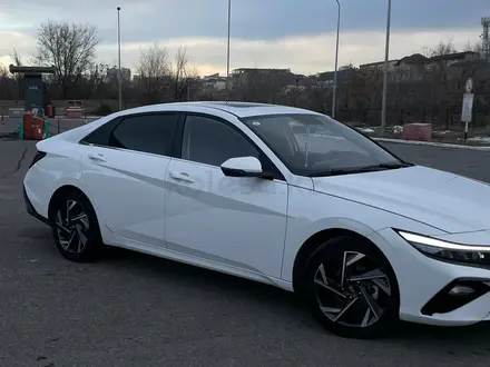 Hyundai Elantra 2023 года за 8 100 000 тг. в Шымкент – фото 3