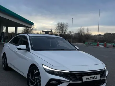 Hyundai Elantra 2023 года за 8 100 000 тг. в Шымкент – фото 2