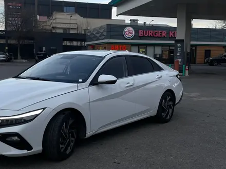 Hyundai Elantra 2023 года за 8 100 000 тг. в Шымкент – фото 4