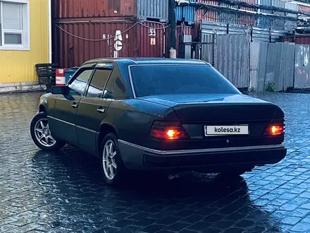 Mercedes-Benz E 260 1992 года за 1 800 000 тг. в Костанай – фото 5