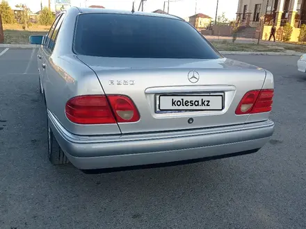 Mercedes-Benz E 320 1999 года за 4 000 000 тг. в Шымкент – фото 4