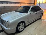 Mercedes-Benz E 200 1998 года за 2 000 000 тг. в Актобе – фото 2