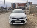 Toyota Camry 2017 года за 13 000 000 тг. в Уральск – фото 2