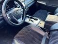 Toyota Camry 2014 года за 5 300 000 тг. в Актобе – фото 11