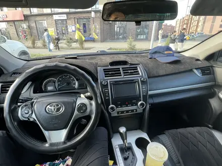 Toyota Camry 2014 года за 5 300 000 тг. в Актобе – фото 13