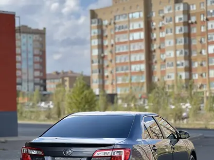 Toyota Camry 2014 года за 5 300 000 тг. в Актобе – фото 18