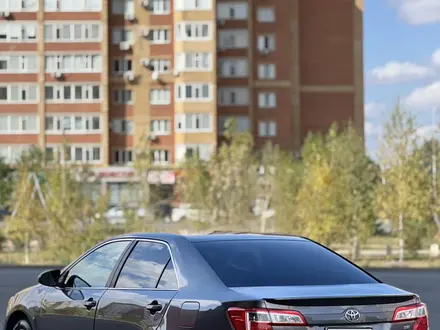 Toyota Camry 2014 года за 5 300 000 тг. в Актобе – фото 19