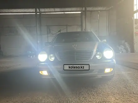 Mercedes-Benz E 320 2000 года за 6 200 000 тг. в Шымкент – фото 2