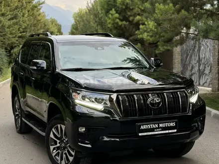 Toyota Land Cruiser Prado 2022 года за 27 500 000 тг. в Алматы