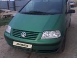 Volkswagen Sharan 2001 года за 3 000 000 тг. в Атырау