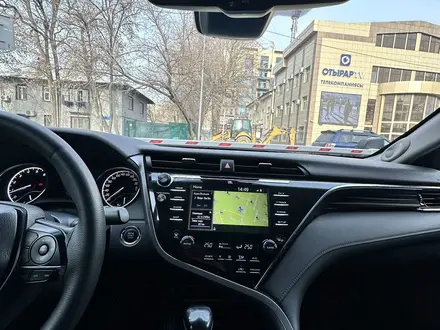 Toyota Camry 2019 года за 15 710 000 тг. в Шымкент – фото 7