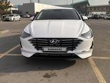Hyundai Sonata 2022 года за 13 600 000 тг. в Алматы