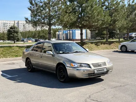 Toyota Camry 1998 года за 2 200 000 тг. в Шымкент – фото 2