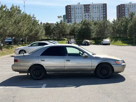 Toyota Camry 1998 года за 2 200 000 тг. в Шымкент – фото 4