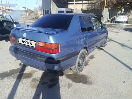 Volkswagen Vento 1993 года за 1 000 000 тг. в Шымкент – фото 2