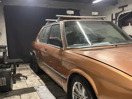 BMW 525 1988 года за 750 000 тг. в Астана – фото 2