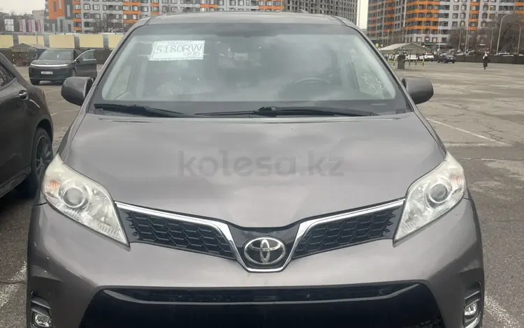 Toyota Sienna 2016 годаfor14 500 000 тг. в Алматы