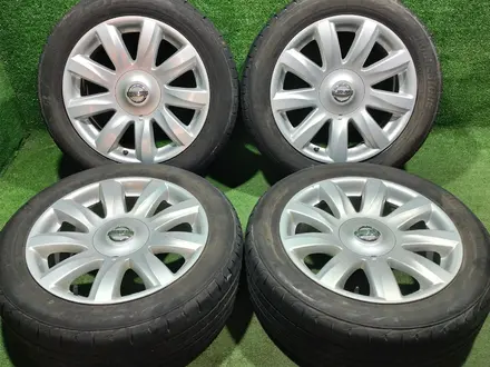 Диск с шинами Bridgestone 215/55R17 от Nissan оригинал за 280 000 тг. в Алматы