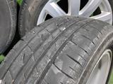 Диск с шинами Bridgestone 215/55R17 от Nissan оригинал за 280 000 тг. в Алматы – фото 5