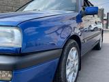 Volkswagen Golf 1993 года за 2 350 000 тг. в Алматы – фото 2