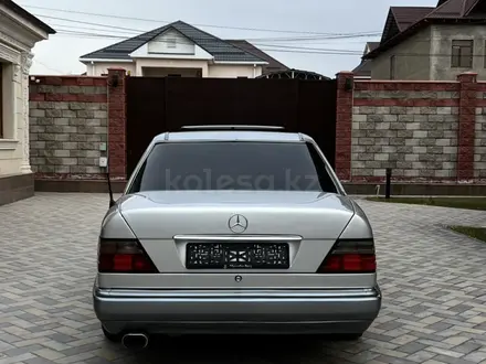 Mercedes-Benz E 220 1993 года за 3 500 000 тг. в Тараз – фото 6