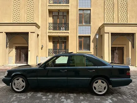 Mercedes-Benz E 220 1994 года за 3 900 000 тг. в Туркестан – фото 5