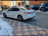 Toyota Camry 2021 года за 16 500 000 тг. в Павлодар – фото 2