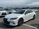 Lexus ES 250 Progressive 2023 годаfor27 680 000 тг. в Усть-Каменогорск