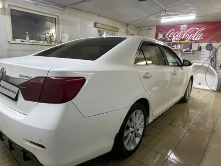 Toyota Camry 2014 года за 9 800 000 тг. в Костанай – фото 12