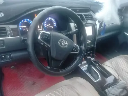 Toyota Camry 2016 года за 10 500 000 тг. в Атырау – фото 3