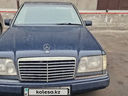 Mercedes-Benz E 220 1994 года за 2 000 000 тг. в Тараз – фото 4