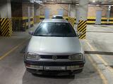 Volkswagen Golf 1994 годаүшін2 000 000 тг. в Астана