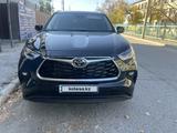 Toyota Highlander 2023 года за 21 000 000 тг. в Атырау
