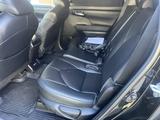 Toyota Highlander 2023 года за 21 000 000 тг. в Атырау – фото 4