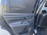 Toyota Highlander 2023 года за 21 000 000 тг. в Атырау – фото 3