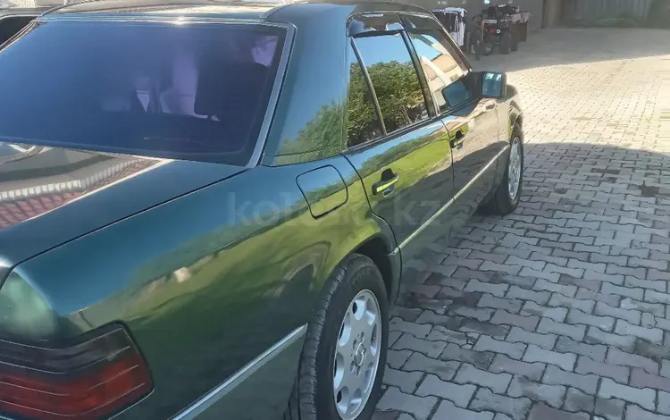 Mercedes-Benz E 260 1992 годаүшін2 800 000 тг. в Алматы