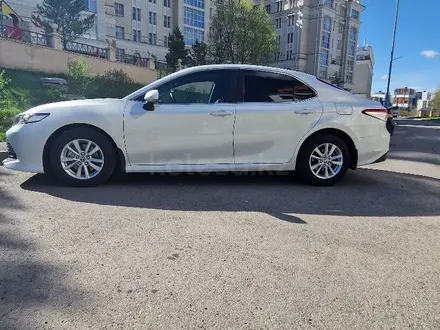 Toyota Camry 2021 года за 12 250 000 тг. в Астана – фото 2