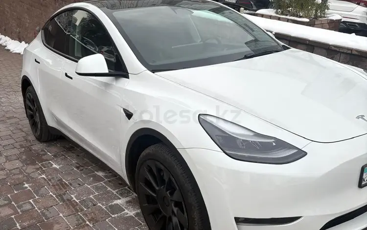 Tesla Model Y 2023 года за 15 000 000 тг. в Алматы