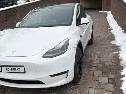 Tesla Model Y 2023 года за 15 000 000 тг. в Алматы – фото 2