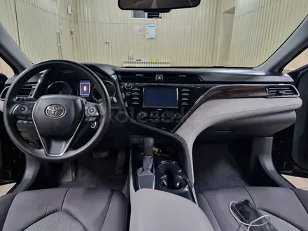 Toyota Camry 2020 года за 12 200 000 тг. в Атырау – фото 15
