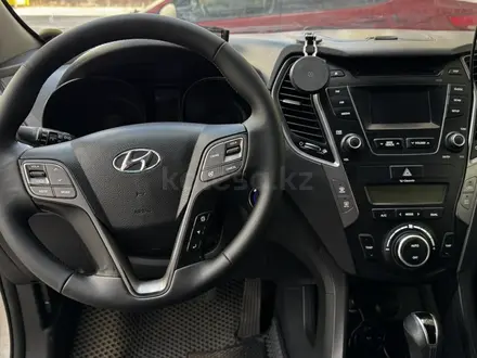 Hyundai Santa Fe 2012 года за 9 000 000 тг. в Астана – фото 12