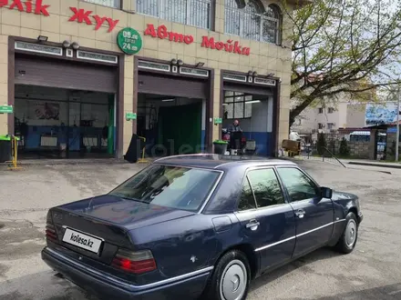 Mercedes-Benz E 280 1993 года за 1 600 000 тг. в Алматы