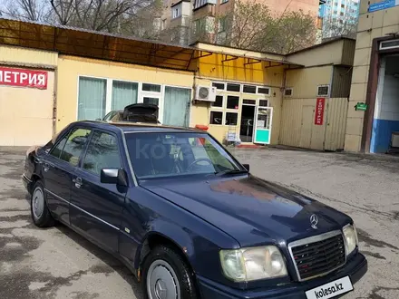 Mercedes-Benz E 280 1993 года за 1 600 000 тг. в Алматы – фото 4