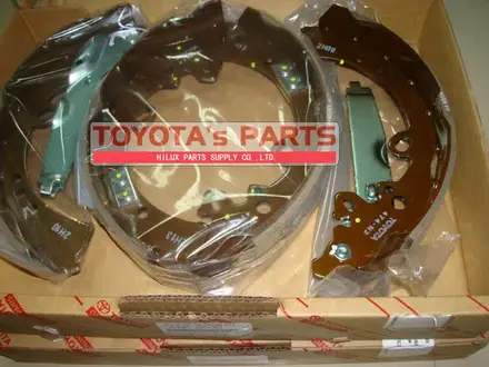 Колодки задние барабанные на Toyota Hilux 2005-2012г за 13 000 тг. в Алматы