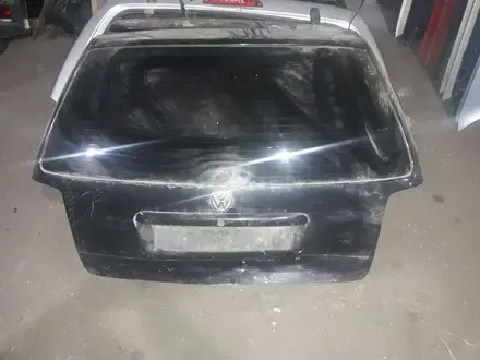 Крышка багажника за 5 000 тг. в Караганда