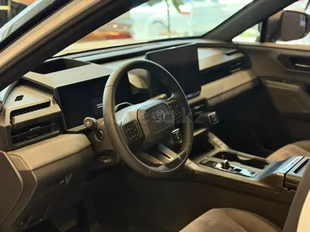 Toyota RAV4 2026 года за 26 390 000 тг. в Алматы – фото 4