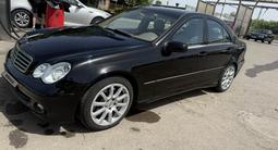 Mercedes-Benz C 230 2005 годаүшін4 700 000 тг. в Караганда – фото 3